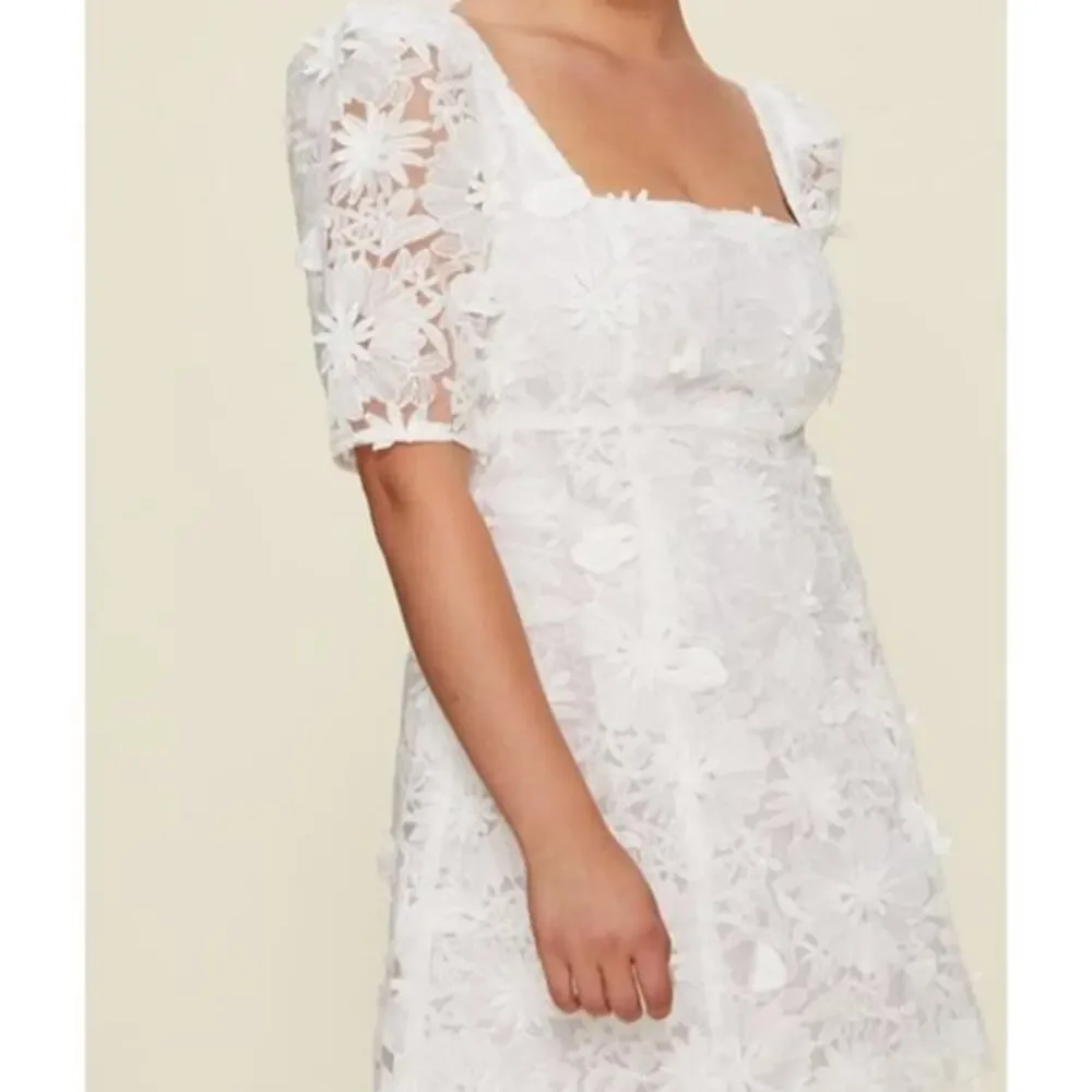 LPA M‎ Revolve white 3D floral Tersa mini dress - Picture 7 of 8